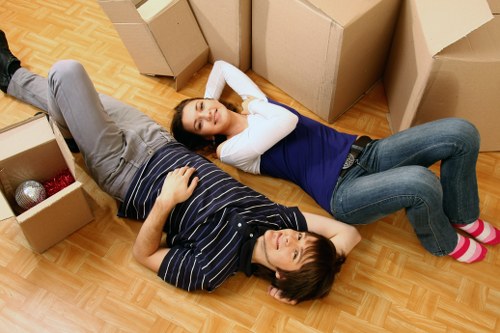 Van and mover supporting a flat or apartment relocation in Knightsbridge